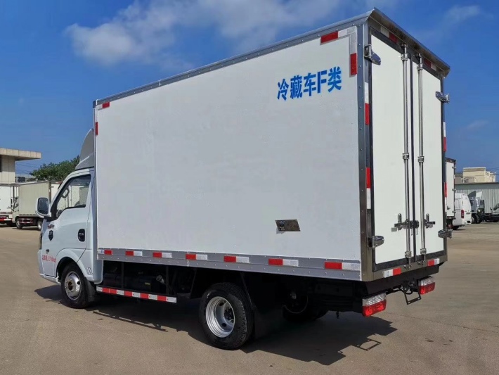 國六東風(fēng)汽油后雙輪冷藏車(chē)