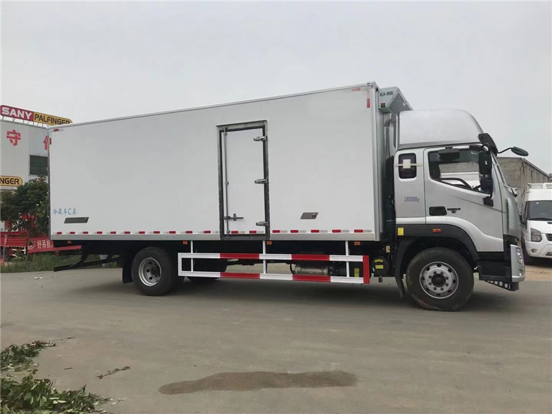 福田歐航國六高頂雙臥冷藏車(chē)