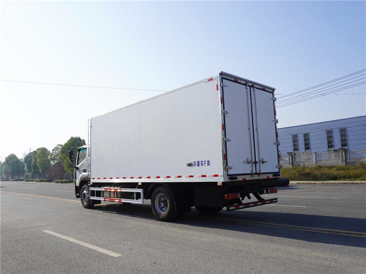 國六 福田歐馬可6.6米冷藏車(chē)