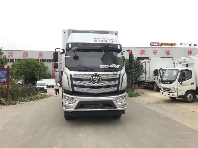 國六 福田歐航7.6米高頂雙臥冷藏車(chē)