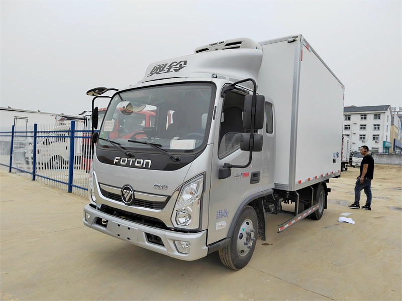 國六 福田奧鈴4.2米排半冷藏車(chē)