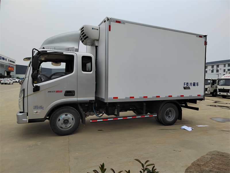 國六 福田奧鈴4.2米排半冷藏車(chē)